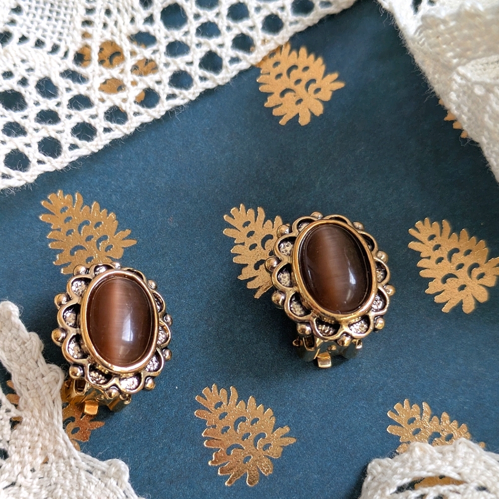 Vintage, Cabochon Tigers Eye Style Clip On Earrings - Picture 5 of 10